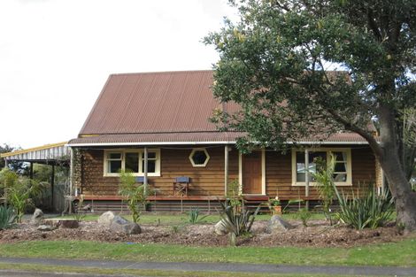 Photo of property in 127 Mckellar Place, Whangamata, 3620