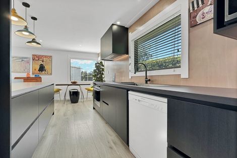 Photo of property in 11 Gibbs Place, Kinloch, Taupo, 3377