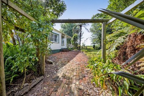Photo of property in 150 Wirihana Road, Hawera, 4674