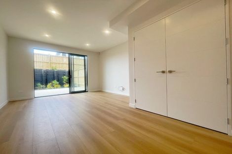 Photo of property in 19 Kuaha Road, Massey, Auckland, 0614
