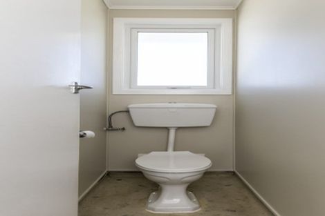 Photo of property in 55u2 Apu Crescent, Lyall Bay, Wellington, 6022