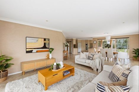 Photo of property in 52 Grovenor Drive, Orewa, 0931