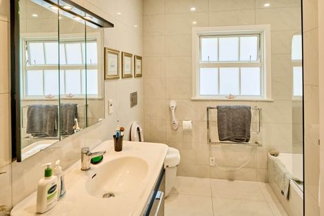 Photo of property in 100 Cheviot Road, Lowry Bay, Lower Hutt, 5013