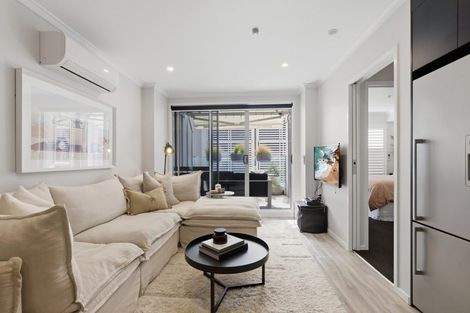 Photo of property in 2/19 Victoria Road, Mount Maunganui, 3116