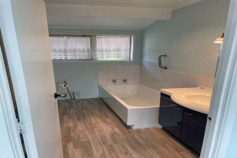 Photo of property in 2/28 Waiau Street, Torbay, Auckland, 0630