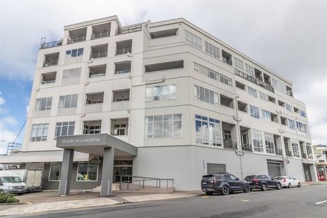 Photo of property in Stadium Garden Flats, 306/107 Thorndon Quay, Pipitea, Wellington, 6011