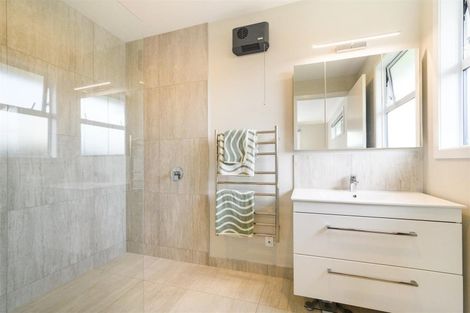 Photo of property in 10 Mcilwaine Place, Marton, 4710