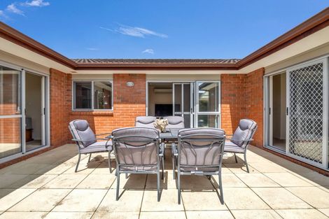 Photo of property in 21 Saltwood Street, Red Beach, 0932