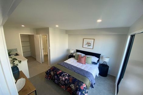 Photo of property in 2 Mikoikoi Crescent, Mangere Bridge, Auckland, 2022