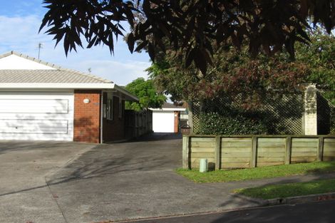 Photo of property in 2/5 Solana Court, Botany Downs, Auckland, 2010
