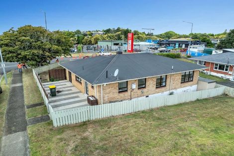 Photo of property in 8 Paerata Road, Pukekohe, 2120