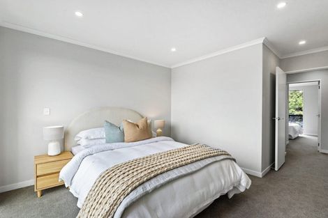Photo of property in 32 Te Aniwaniwa Terrace, Albany, 0632
