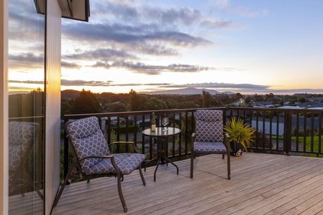 Photo of property in 72 Kakariki Grove, Waikanae, 5036