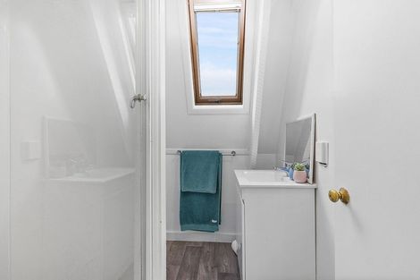 Photo of property in 117 Gloaming Hill, Titahi Bay, Porirua, 5022