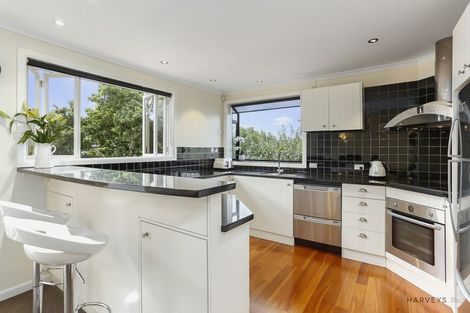 Photo of property in 12 Deane Avenue, Titirangi, Auckland, 0604