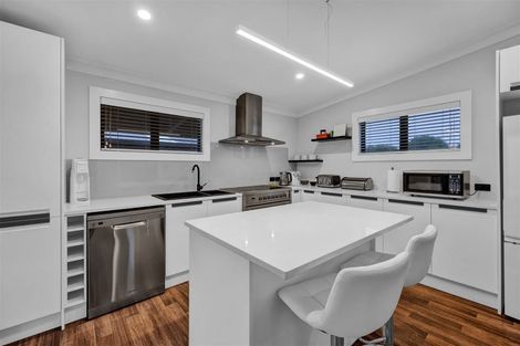 Photo of property in 42 Collins Street, Hawera, 4610