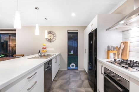 Photo of property in 31 Mooring Close, Whitby, Porirua, 5024