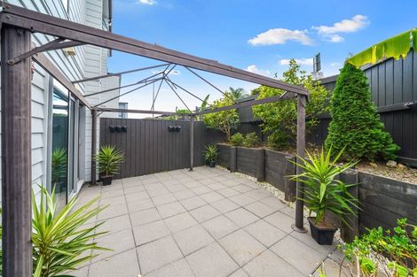 Photo of property in 1/1a Halsey Road, Manurewa, Auckland, 2102