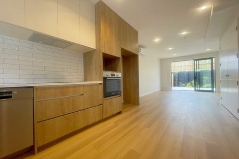 Photo of property in 19 Kuaha Road, Massey, Auckland, 0614