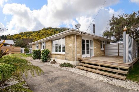 Photo of property in 38 Devon Street, Picton, 7220