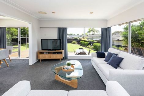 Photo of property in 11 Towra Place, Botany Downs, Auckland, 2010
