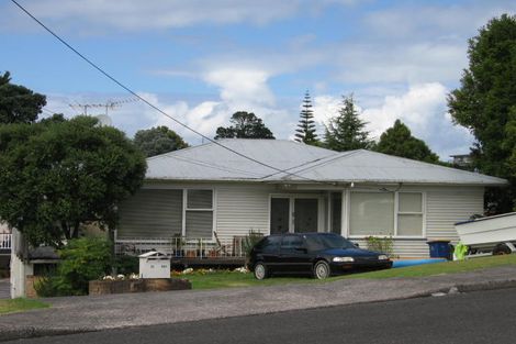 Photo of property in 28a Avonleigh Road, Green Bay, Auckland, 0604
