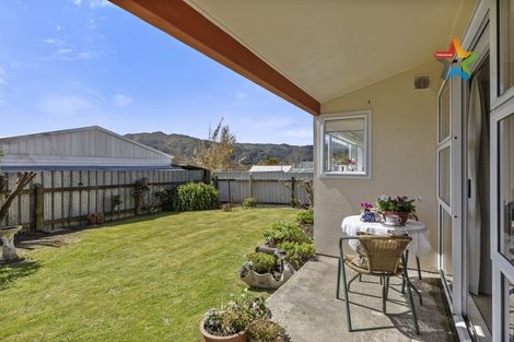 Photo of property in 5a Lees Grove, Wainuiomata, Lower Hutt, 5014