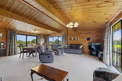 Photo of property in 6 Byron Place, Whalers Gate, New Plymouth, 4310