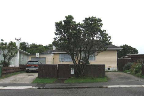 Photo of property in 9 Loasby Crescent, Newlands, Wellington, 6037