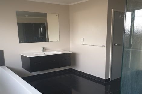 Photo of property in 86 Racecourse Road, Waiuku, 2123