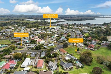 Photo of property in 30 Riverside Drive, Waiuku, 2123
