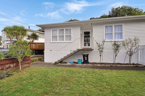 Photo of property in 16 Redwood Avenue, Tawa, Wellington, 5028