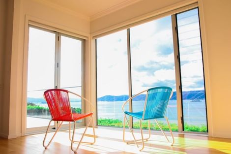 Photo of property in 116 Nevay Road, Karaka Bays, Wellington, 6022