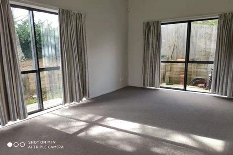 Photo of property in 1/2 Swan Hill Drive, Glen Eden, Auckland, 0602