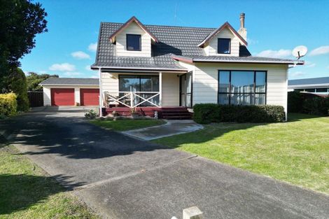 Photo of property in 38 Hennessy Street East, Foxton Beach, Foxton, 4815