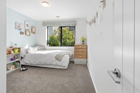 Photo of property in 16 Piper Way, Newlands, Wellington, 6037