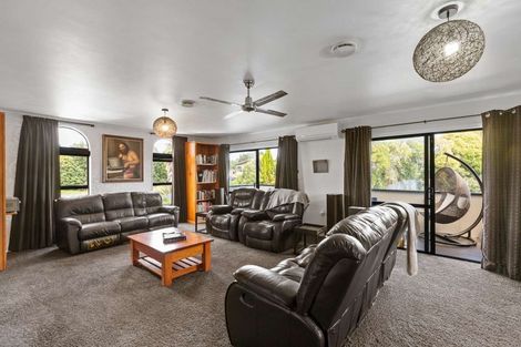 Photo of property in 16 Rossiter Avenue, Waiuku, 2123