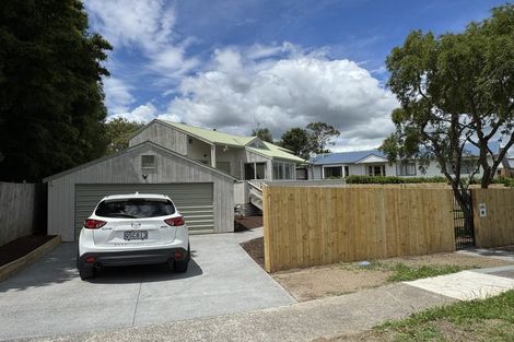 Photo of property in 19 Gilbass Avenue, Hamilton Lake, Hamilton, 3204