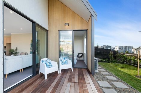 Photo of property in 2 Kuparu Lane, Red Beach, 0932