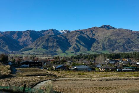 Photo of property in 33 Tomtit Crescent, Lake Hawea, 9382