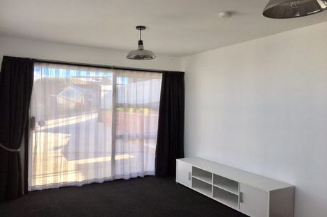 Photo of property in 27 Sunset Road, Totara Vale, Auckland, 0632