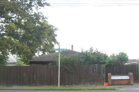 Photo of property in 2/409 West Coast Road, Glen Eden, Auckland, 0602