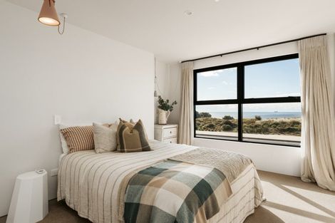 Photo of property in 212 Marine Parade, Mount Maunganui, 3116