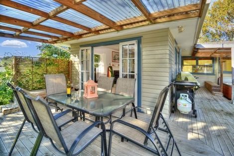 Photo of property in 8 Normanton Street, Glenfield, Auckland, 0629