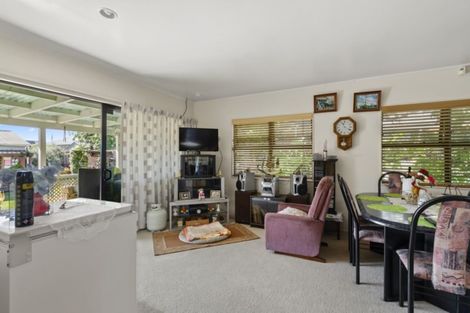 Photo of property in 2 King Edward Avenue, Papakura, 2110