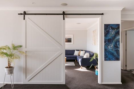 Photo of property in 40 Broadwater Close, Pyes Pa, Tauranga, 3112