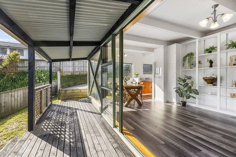 Photo of property in 117 Gloaming Hill, Titahi Bay, Porirua, 5022