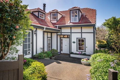 Photo of property in 6 Terrylyn Drive, Hillcrest, Auckland, 0627