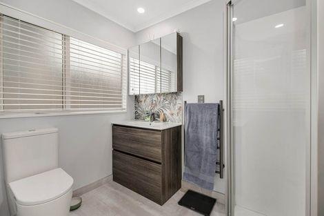 Photo of property in 13 Sandpiper Grove, Unsworth Heights, Auckland, 0632