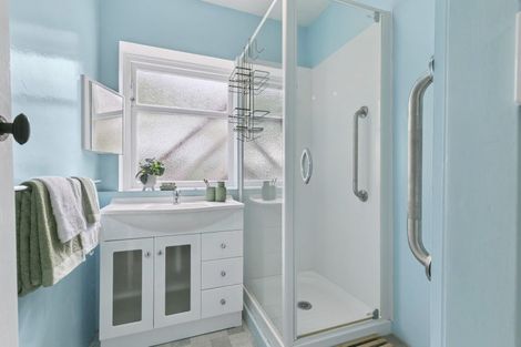 Photo of property in 230 Queens Drive, Lyall Bay, Wellington, 6022